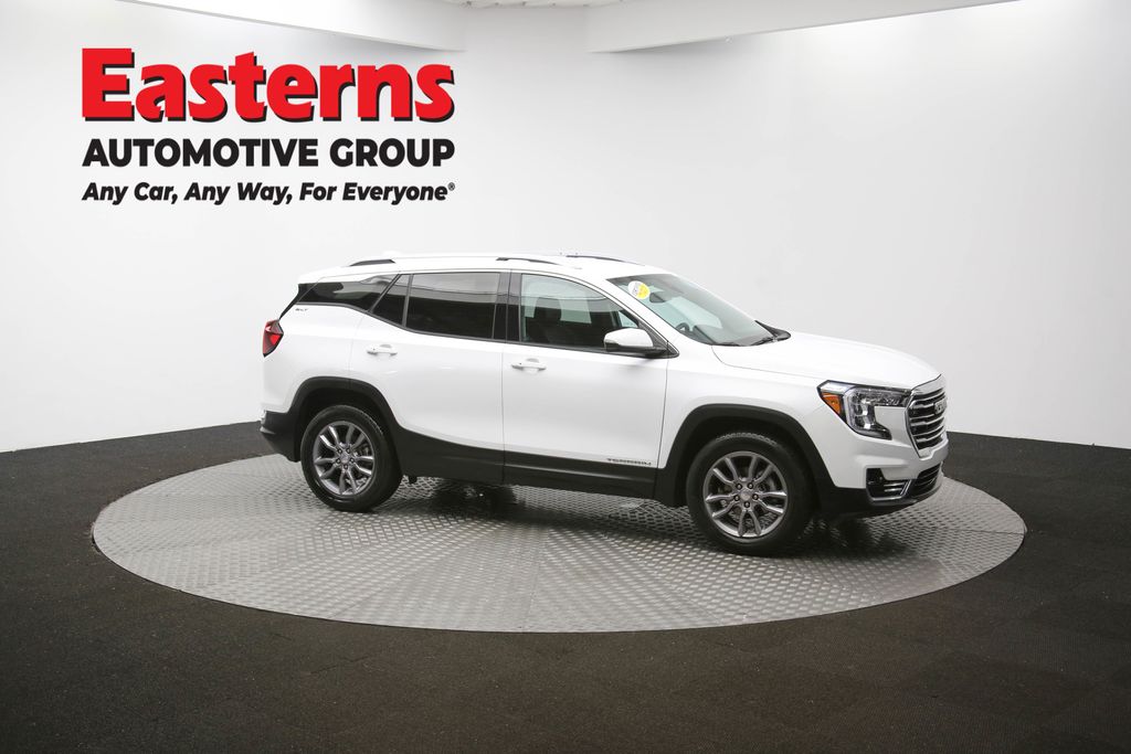 2024 GMC Terrain SLT Image 10 of 64