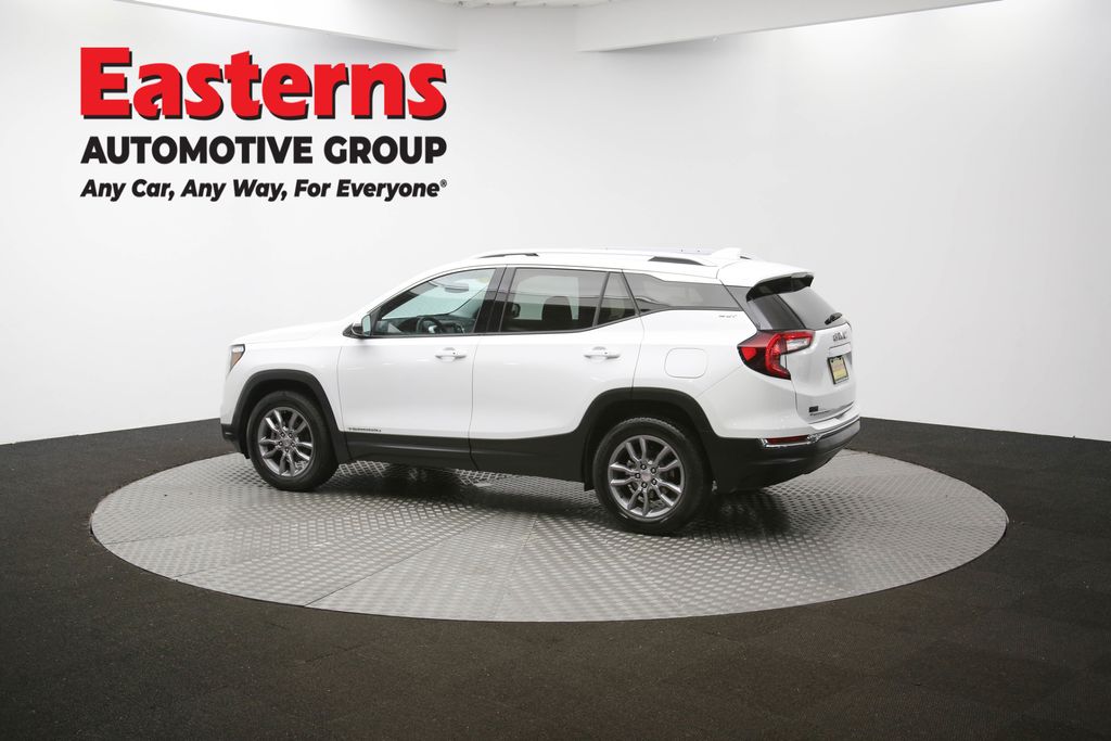 2024 GMC Terrain SLT Image 29 of 64