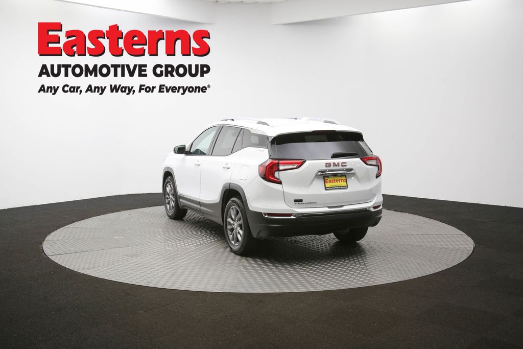 2024 GMC Terrain SLT Image 30 of 64