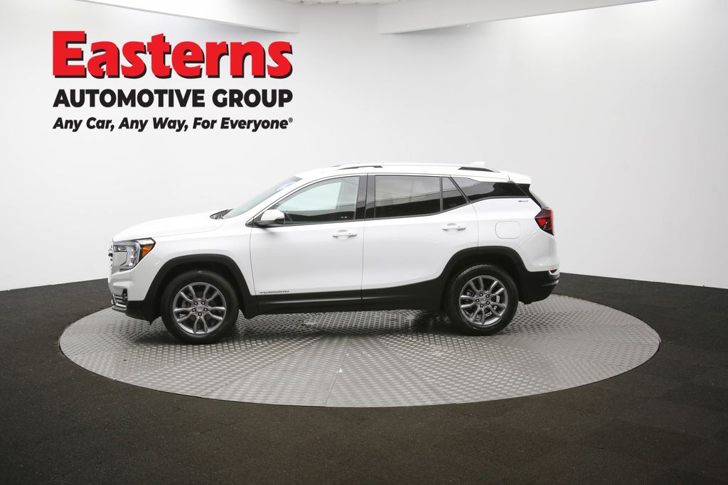 2024 GMC Terrain SLT Image 35 of 64