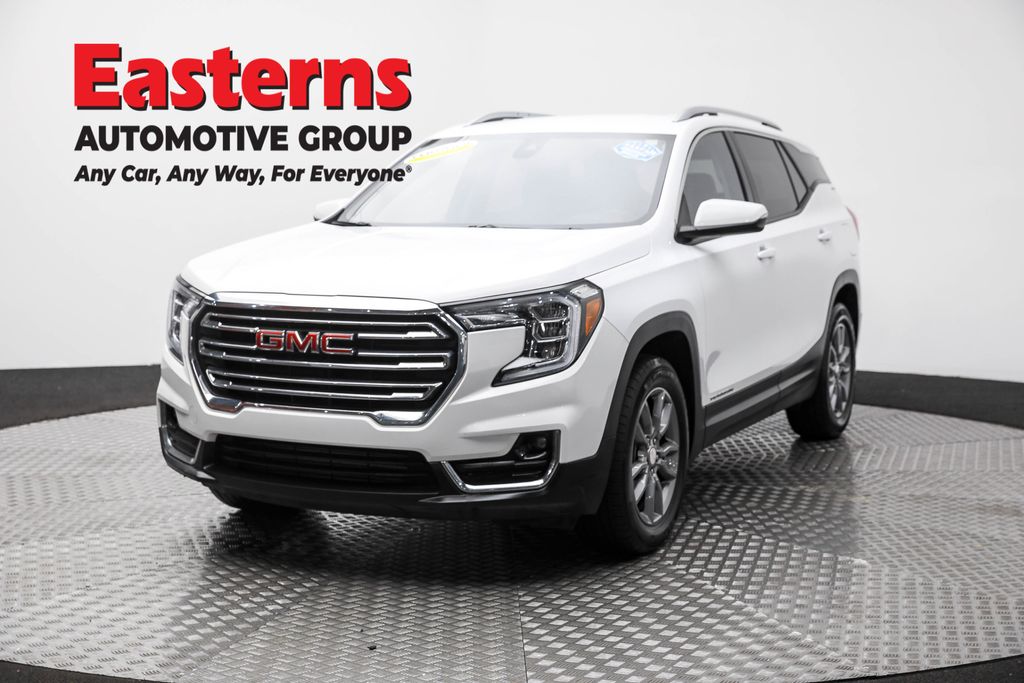 2024 GMC Terrain SLT Image 4 of 64