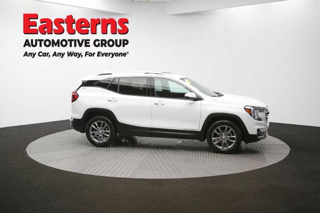 2024 GMC Terrain SLT Image 16 of 64
