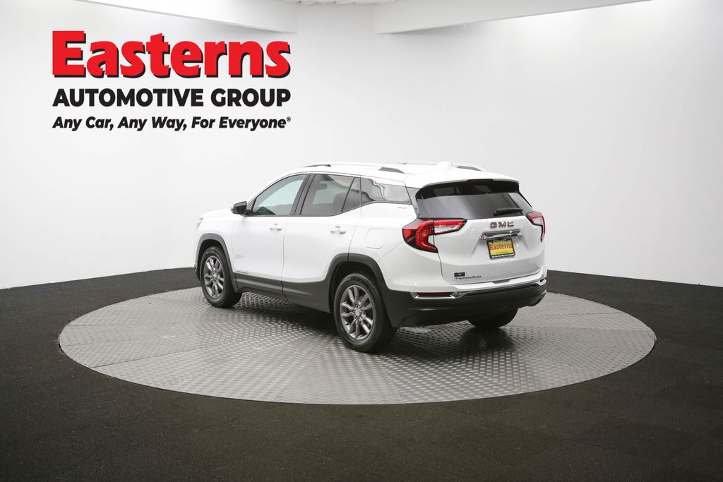2024 GMC Terrain SLT Image 31 of 64
