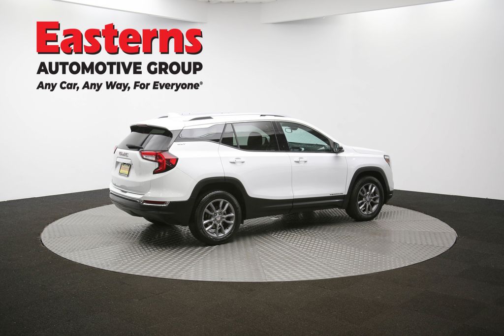 2024 GMC Terrain SLT Image 24 of 64