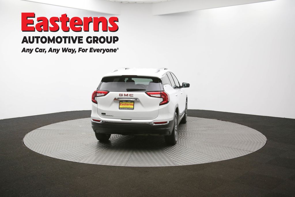 2024 GMC Terrain SLT Image 25 of 64