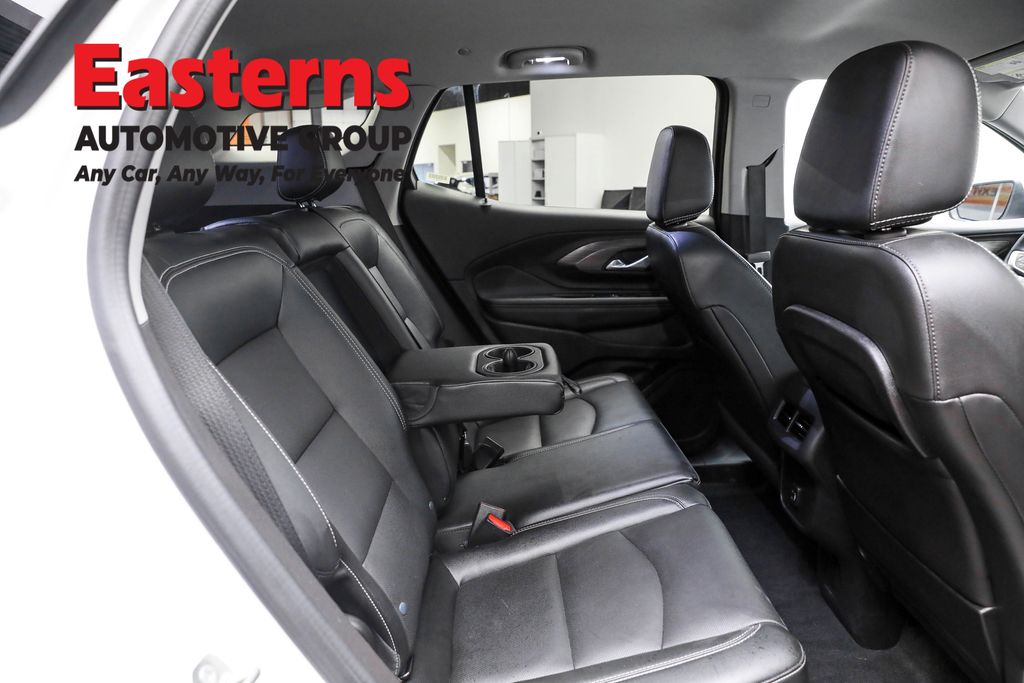 2024 GMC Terrain SLT Image 44 of 64
