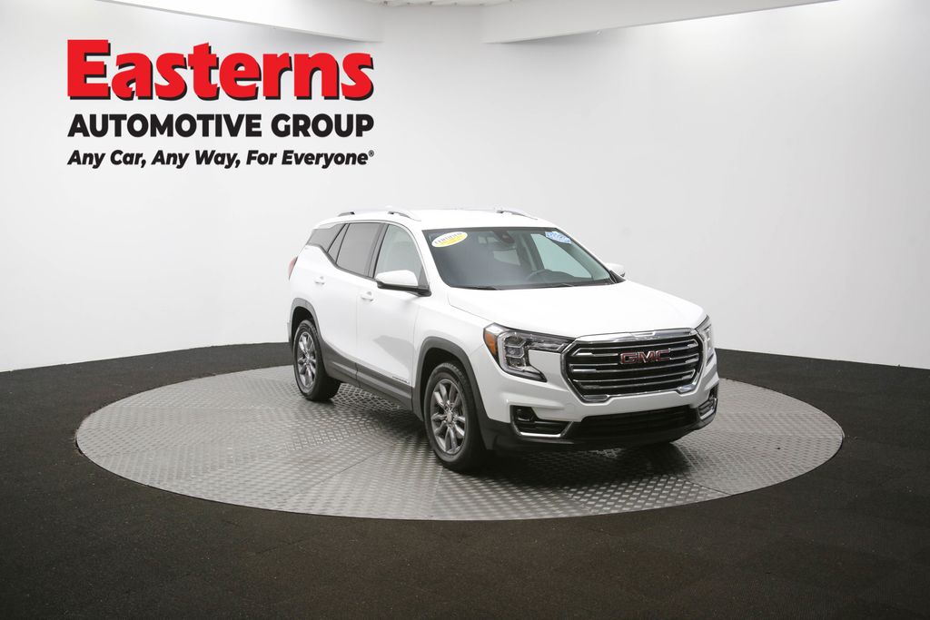 2024 GMC Terrain SLT Image 13 of 64