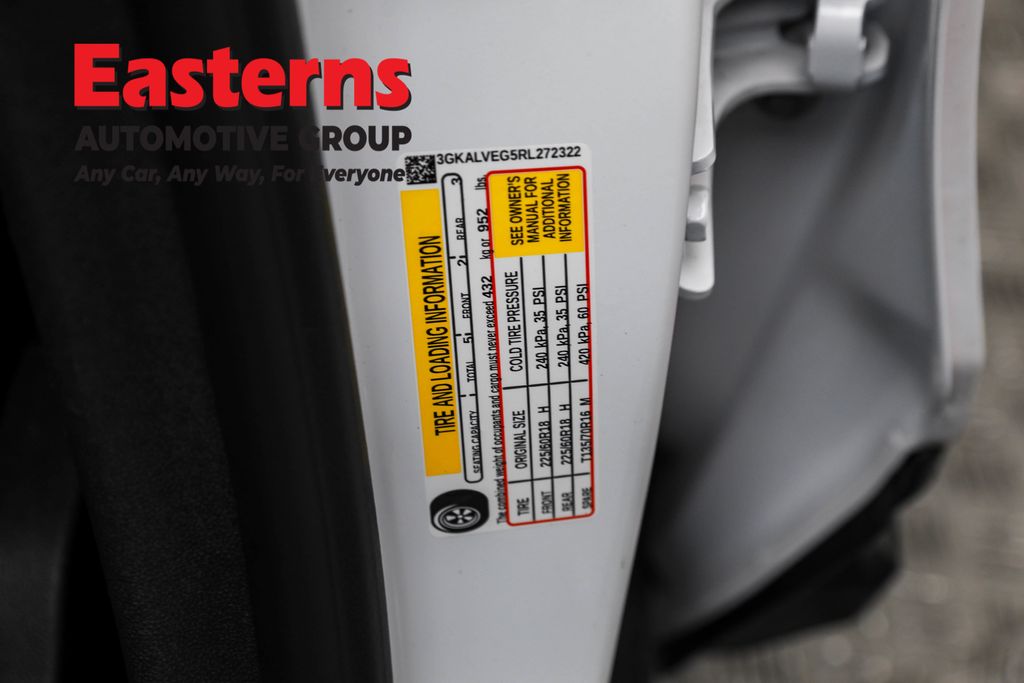 2024 GMC Terrain SLT Image 60 of 64