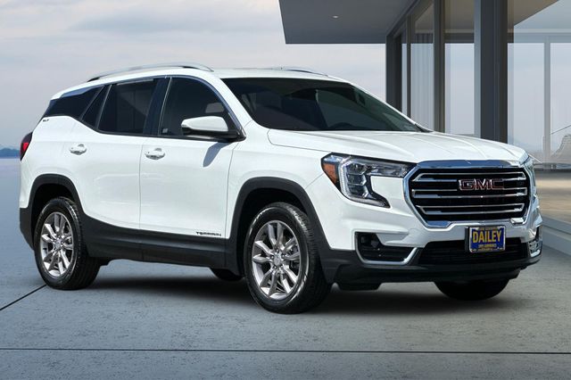 2024 GMC Terrain SLT Image 3 of 47
