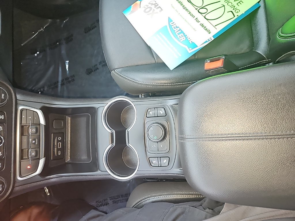 2024 GMC Terrain SLT Image 24 of 31