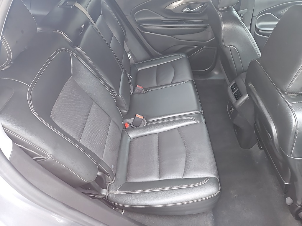 2024 GMC Terrain SLT Image 16 of 31