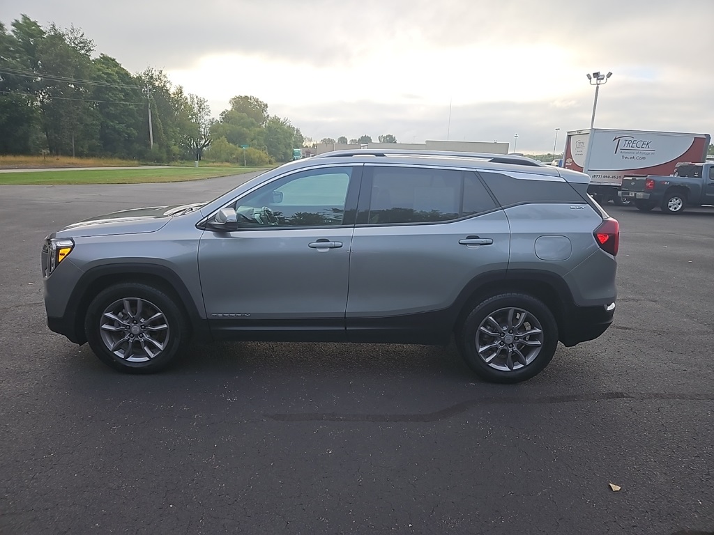 2024 GMC Terrain SLT Image 8 of 31