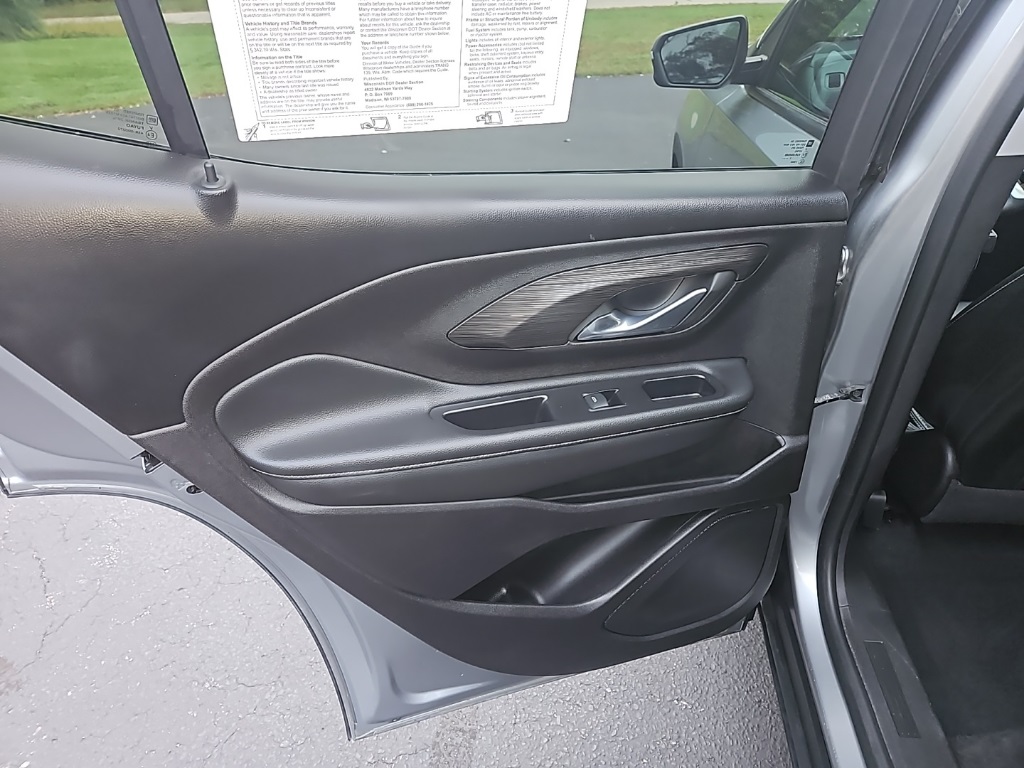 2024 GMC Terrain SLT Image 28 of 31