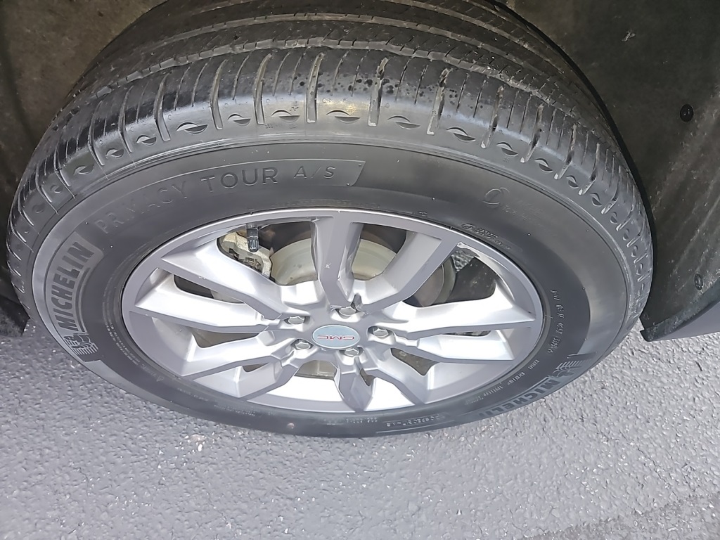 2024 GMC Terrain SLT Image 12 of 31