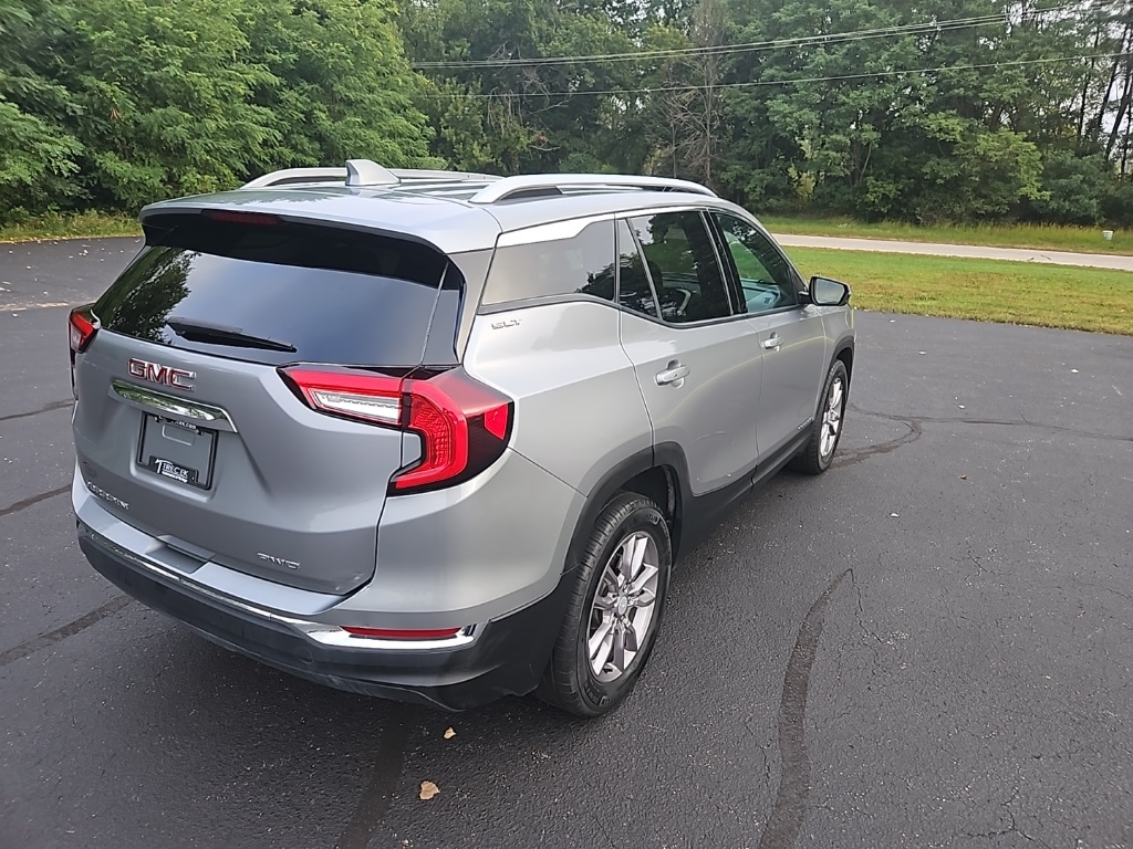 2024 GMC Terrain SLT Image 5 of 31