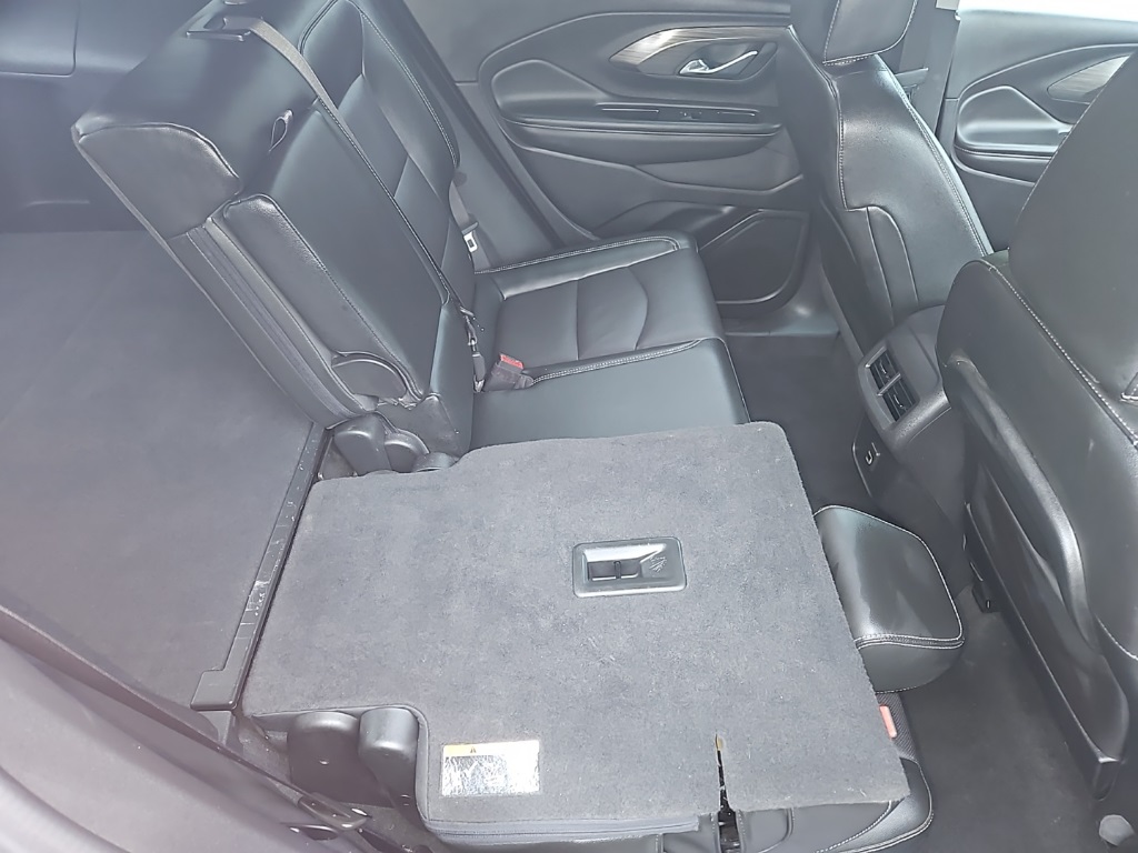 2024 GMC Terrain SLT Image 30 of 31