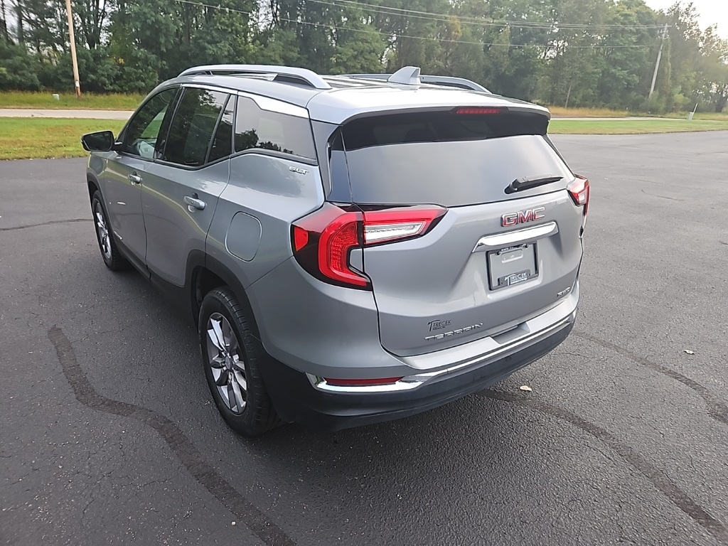 2024 GMC Terrain SLT Image 7 of 31