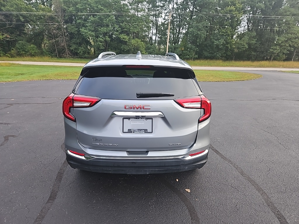 2024 GMC Terrain SLT Image 6 of 31