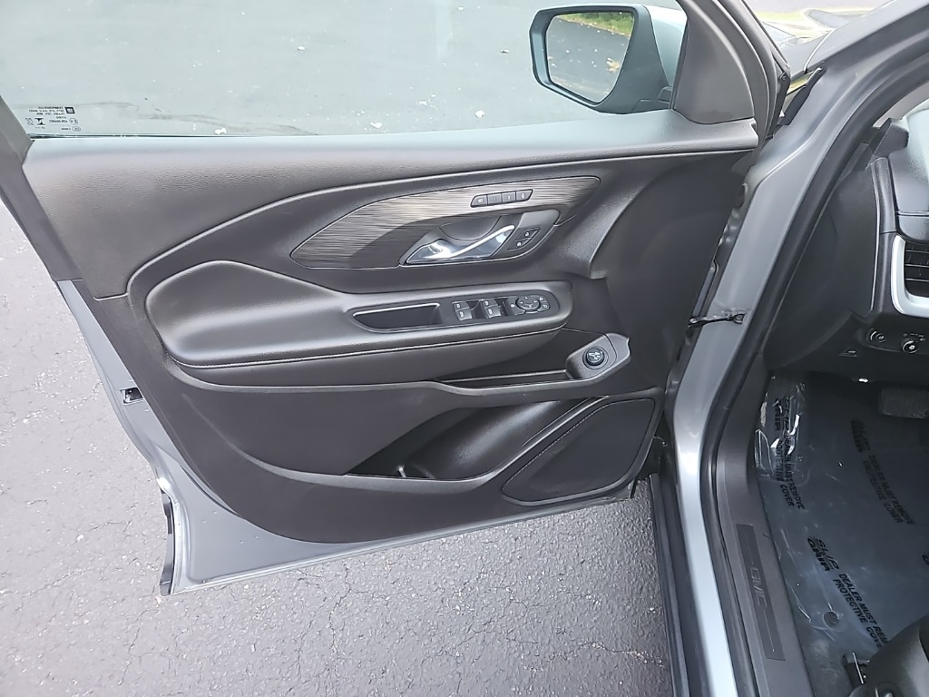 2024 GMC Terrain SLT Image 25 of 31