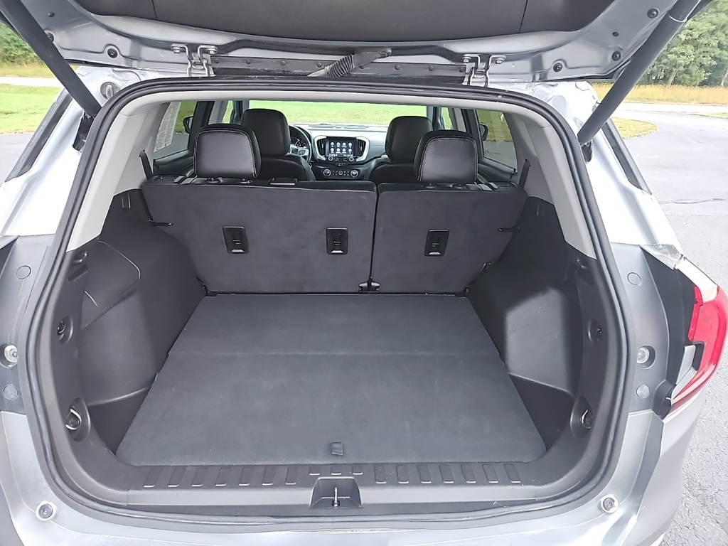 2024 GMC Terrain SLT Image 14 of 31