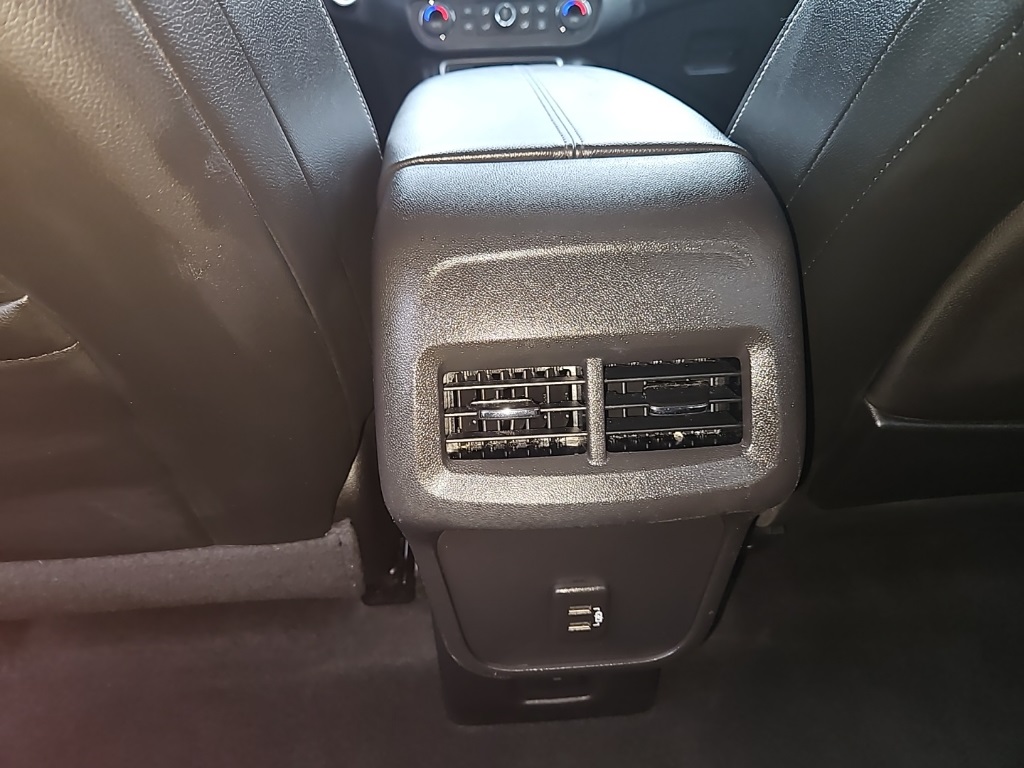 2024 GMC Terrain SLT Image 27 of 31