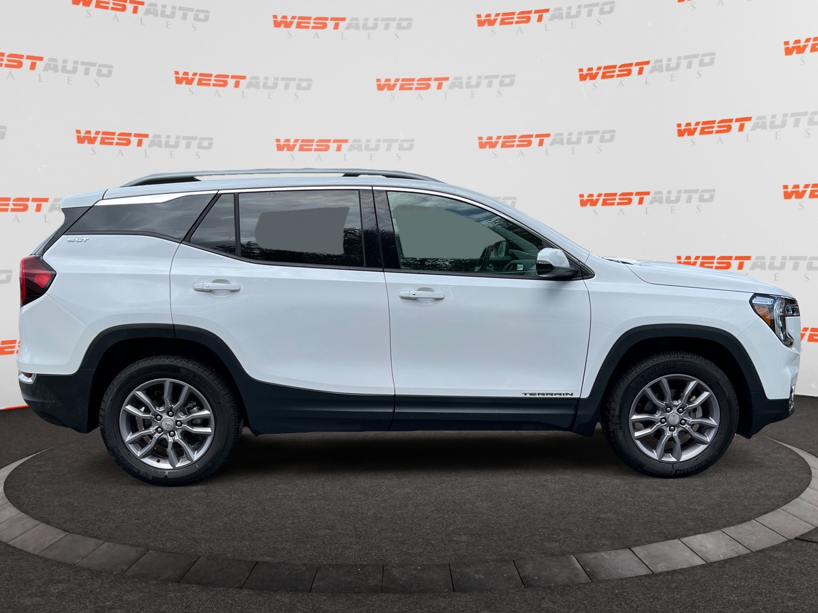 Vehicle image 4 of 39