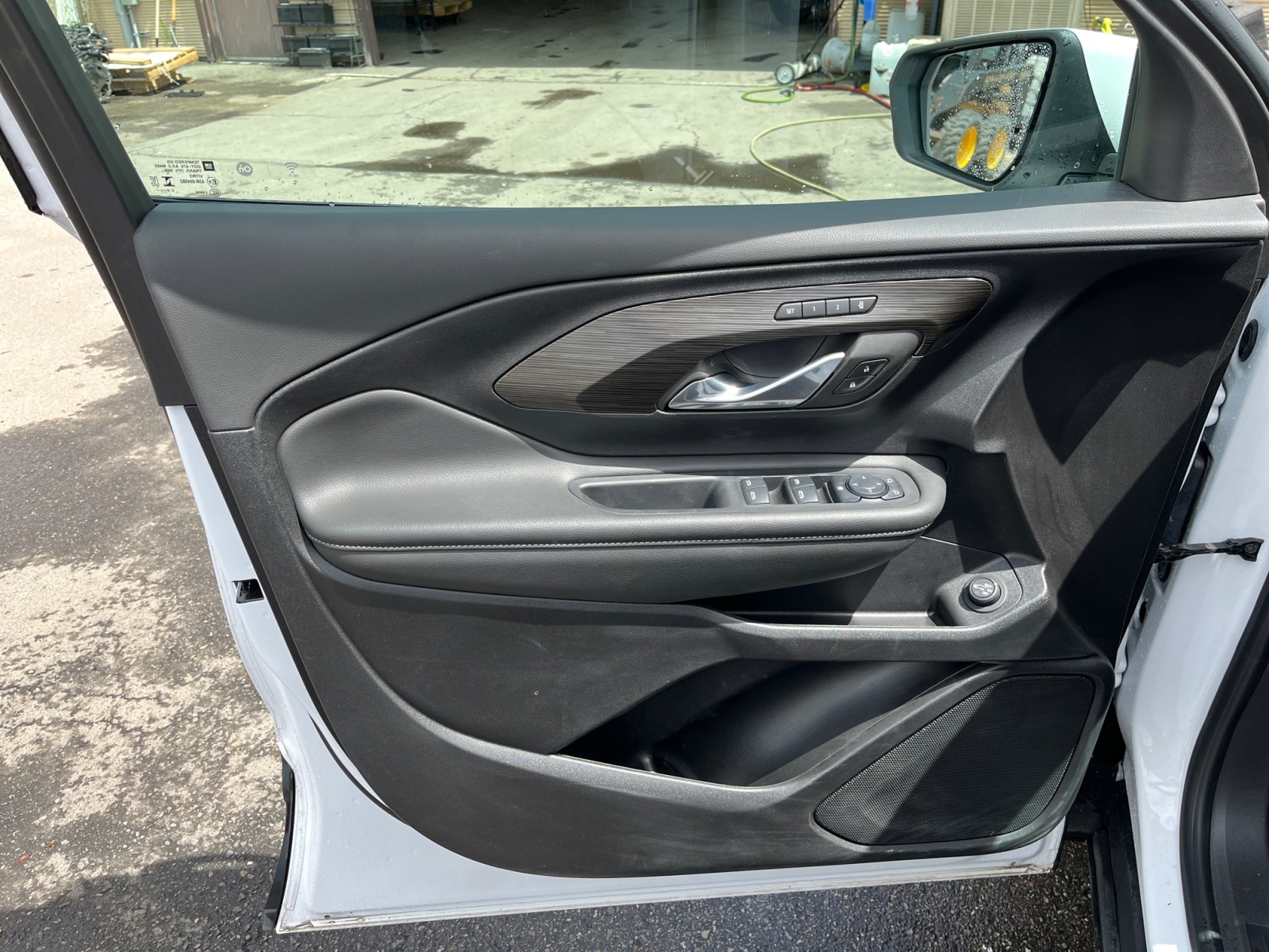 Vehicle image 18 of 39