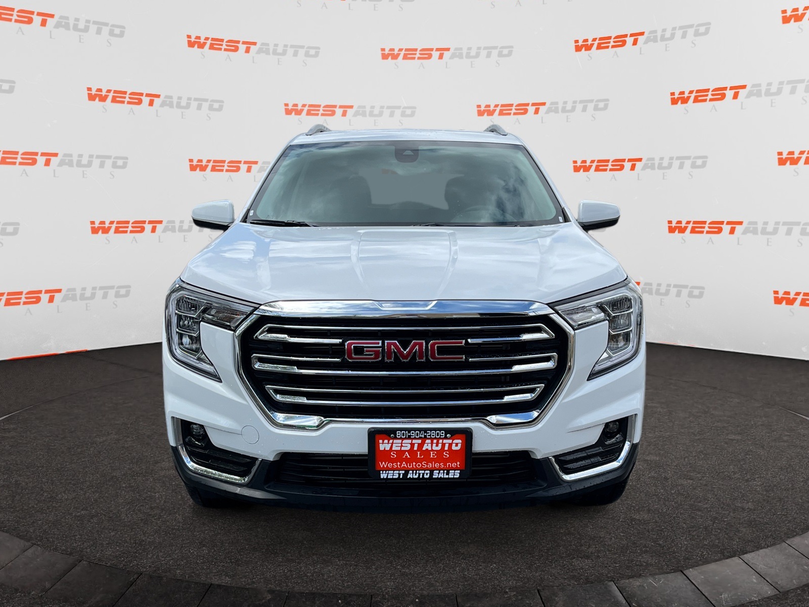 Vehicle image 2 of 39