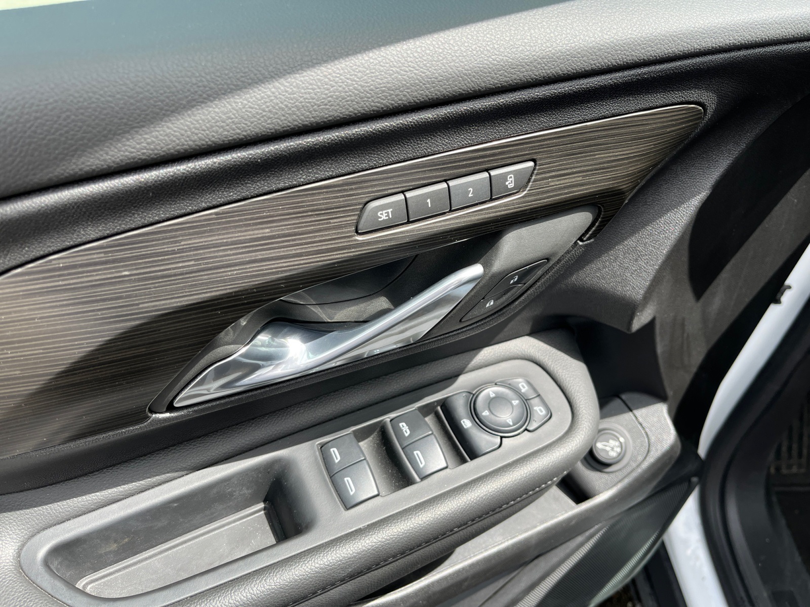 Vehicle image 19 of 39