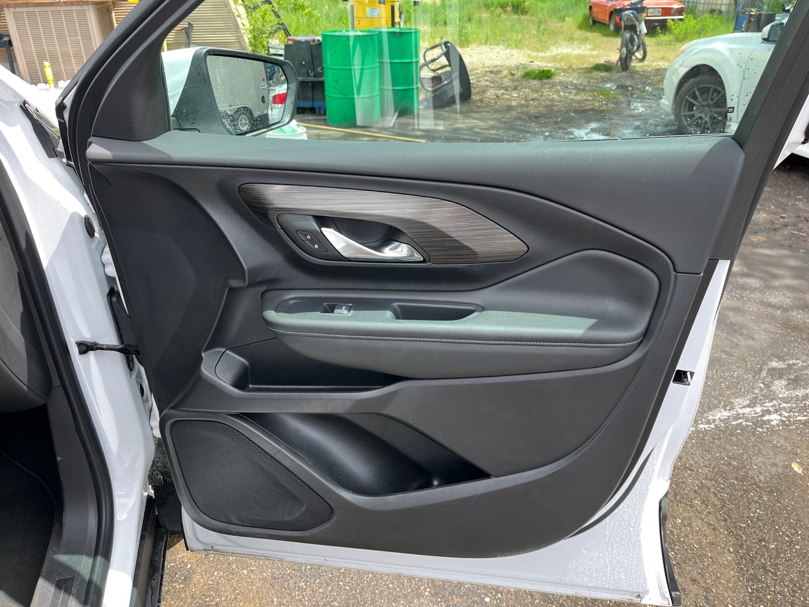 Vehicle image 17 of 39