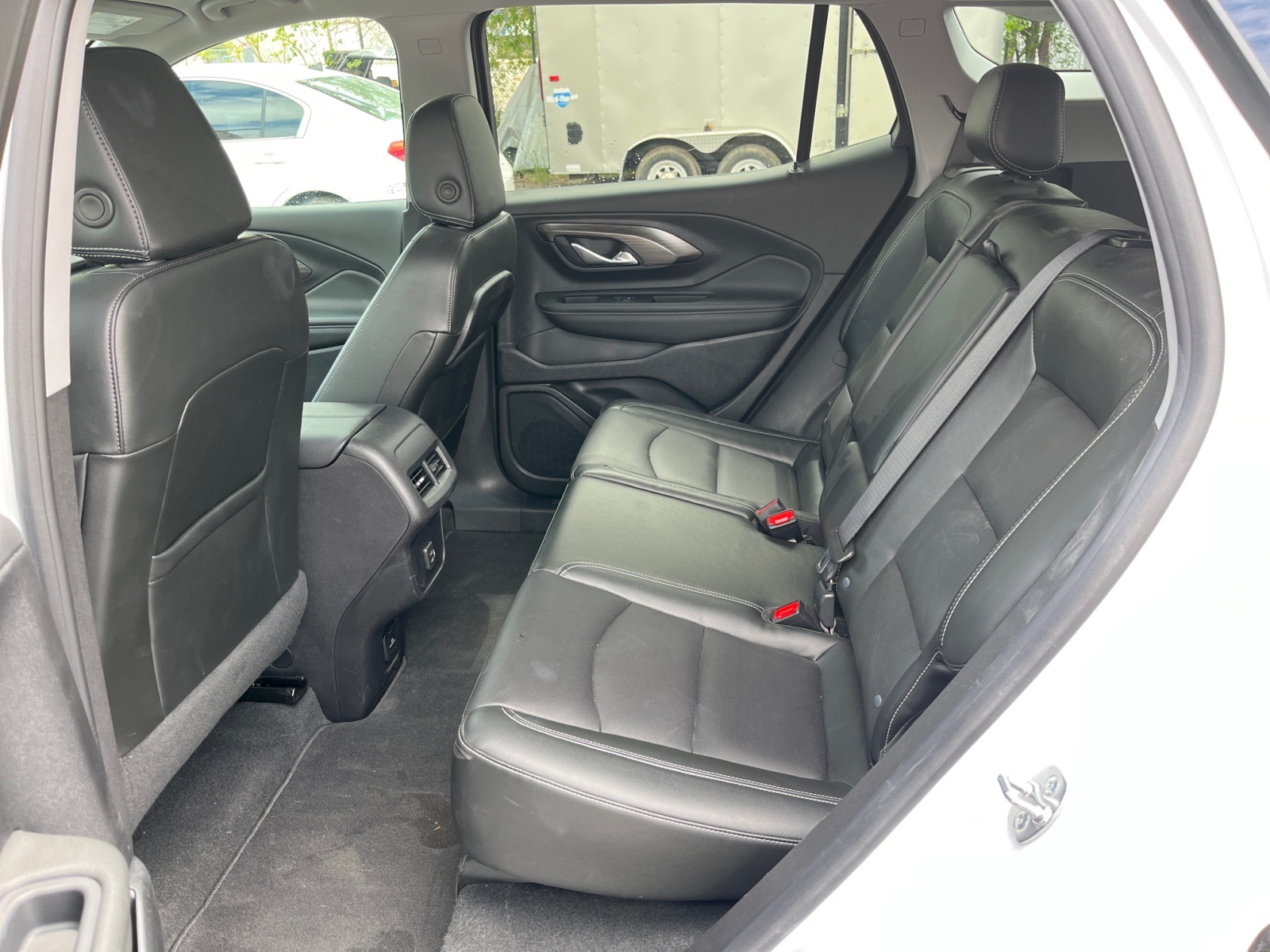 Vehicle image 27 of 39
