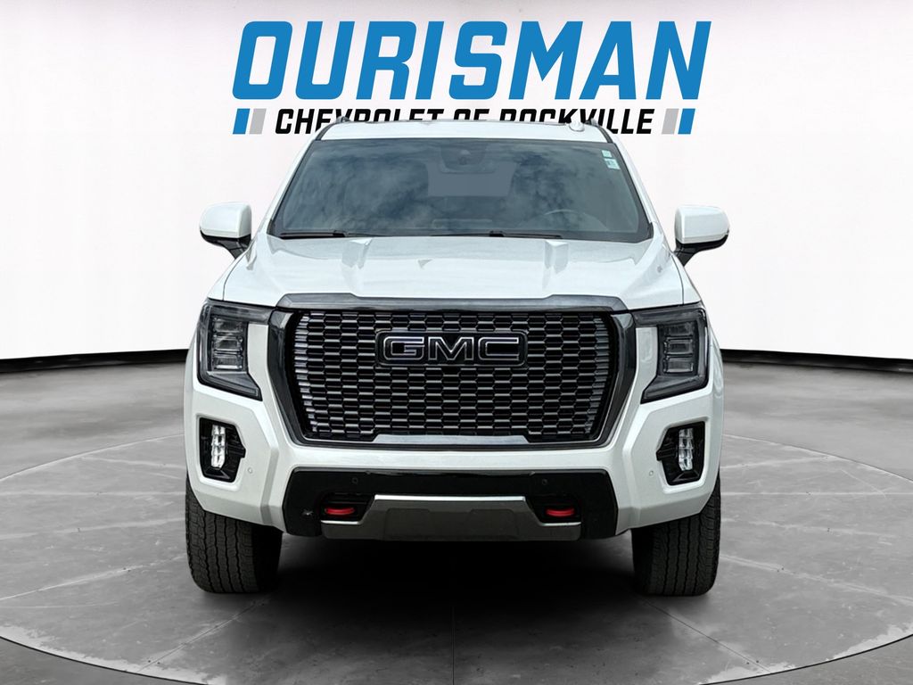 2024 GMC Yukon AT4 Image 2 of 29
