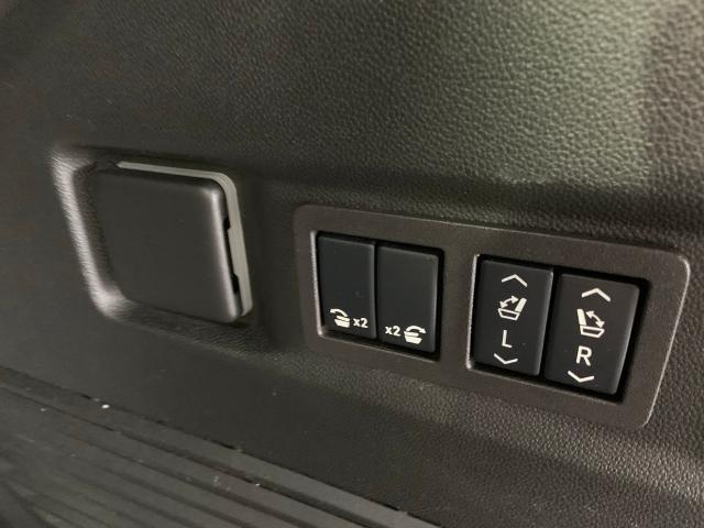 Vehicle image 29 of 39