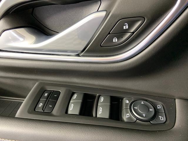 Vehicle image 37 of 39