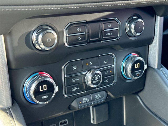 Vehicle image 21 of 28