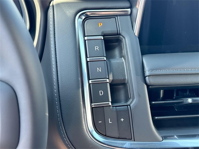 Vehicle image 14 of 28