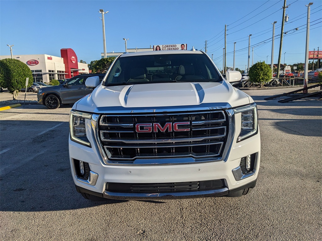 2024 GMC Yukon SLT Image 3 of 35