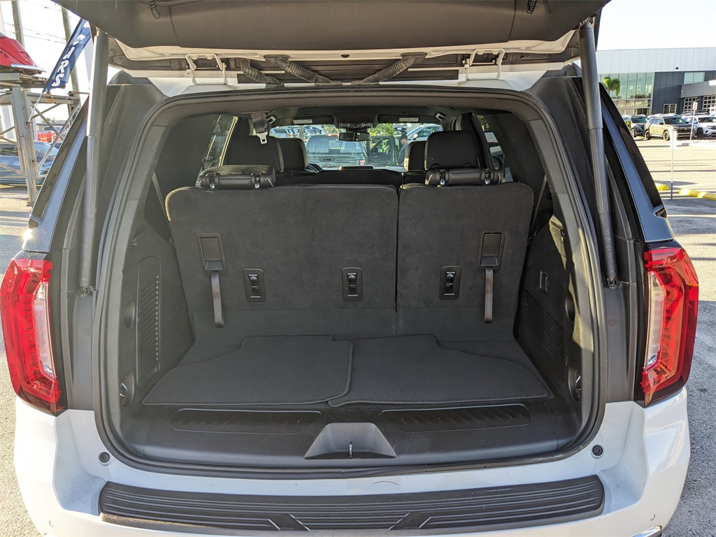 2024 GMC Yukon SLT Image 8 of 35