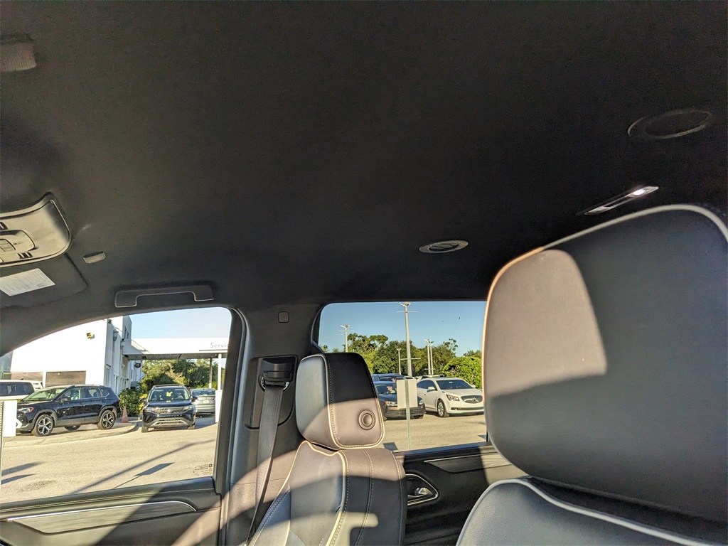 2024 GMC Yukon SLT Image 33 of 35