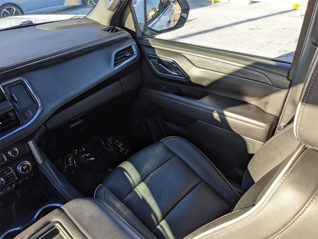 2024 GMC Yukon SLT Image 12 of 35