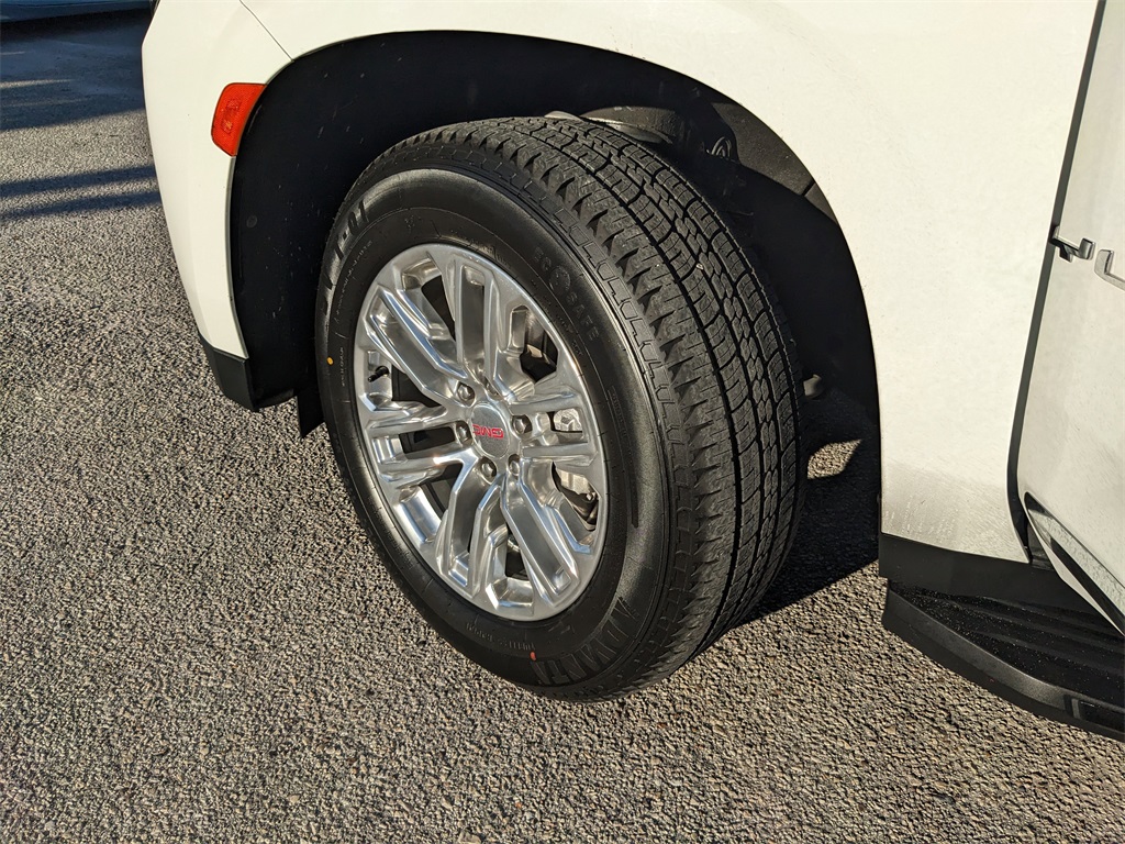 2024 GMC Yukon SLT Image 7 of 35