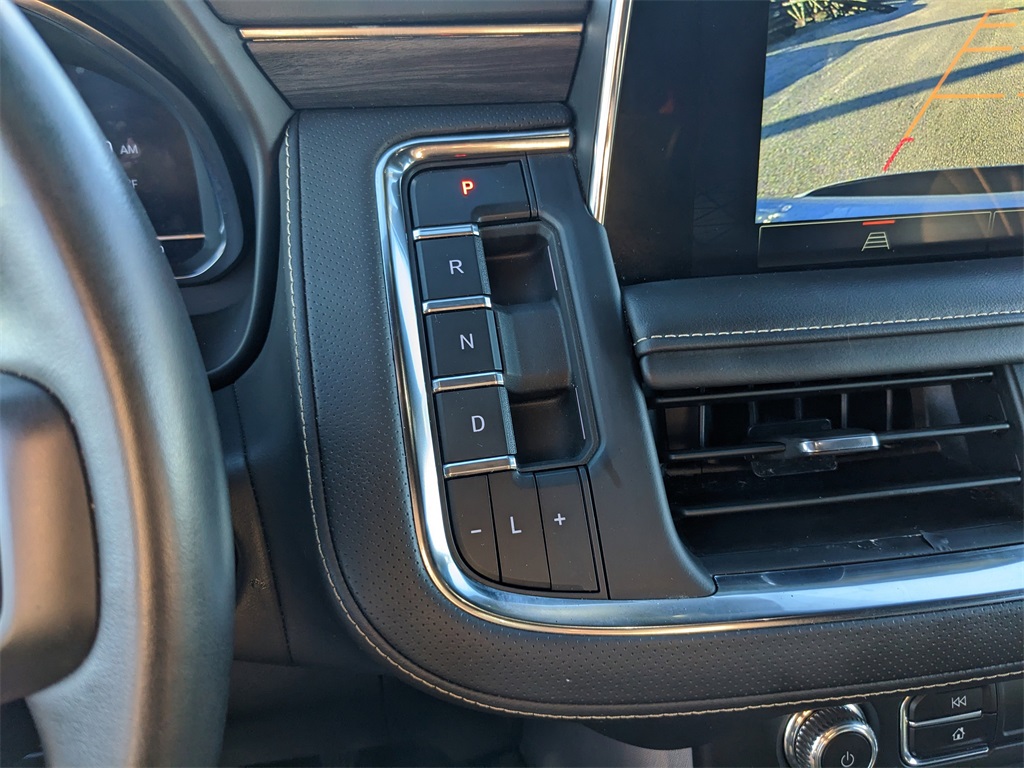 2024 GMC Yukon SLT Image 32 of 35