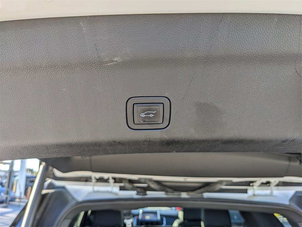 2024 GMC Yukon SLT Image 27 of 35