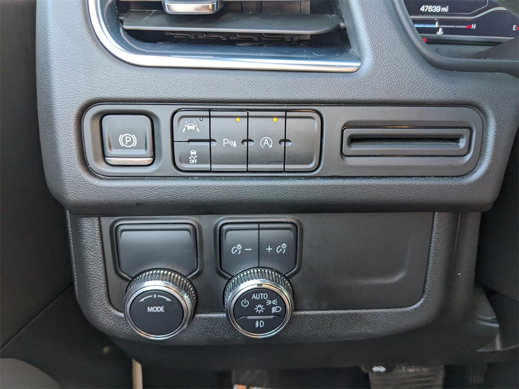 2024 GMC Yukon SLT Image 29 of 35