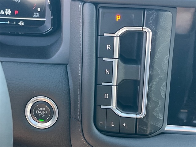 Vehicle image 25 of 30