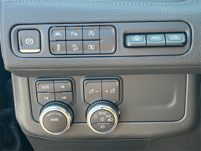 Vehicle image 26 of 30