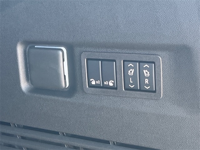 Vehicle image 15 of 30