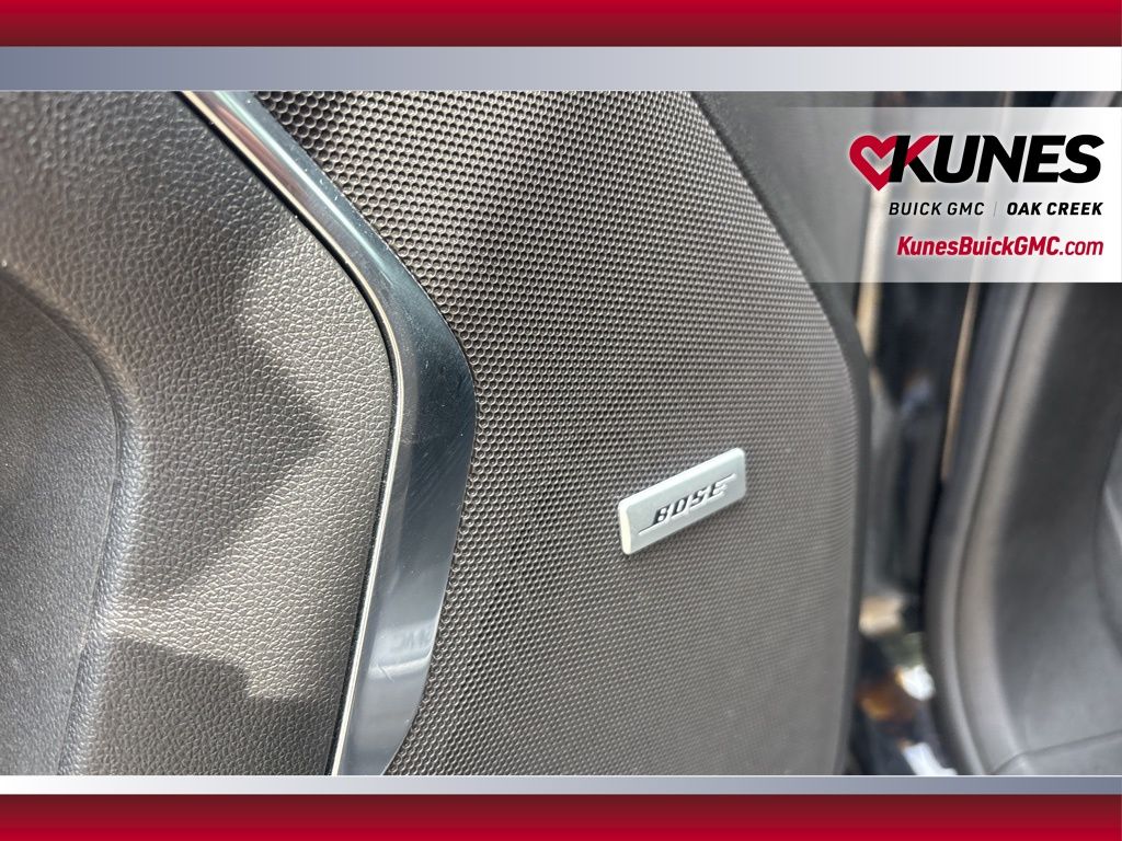 2024 GMC Yukon XL SLT Image 16 of 27