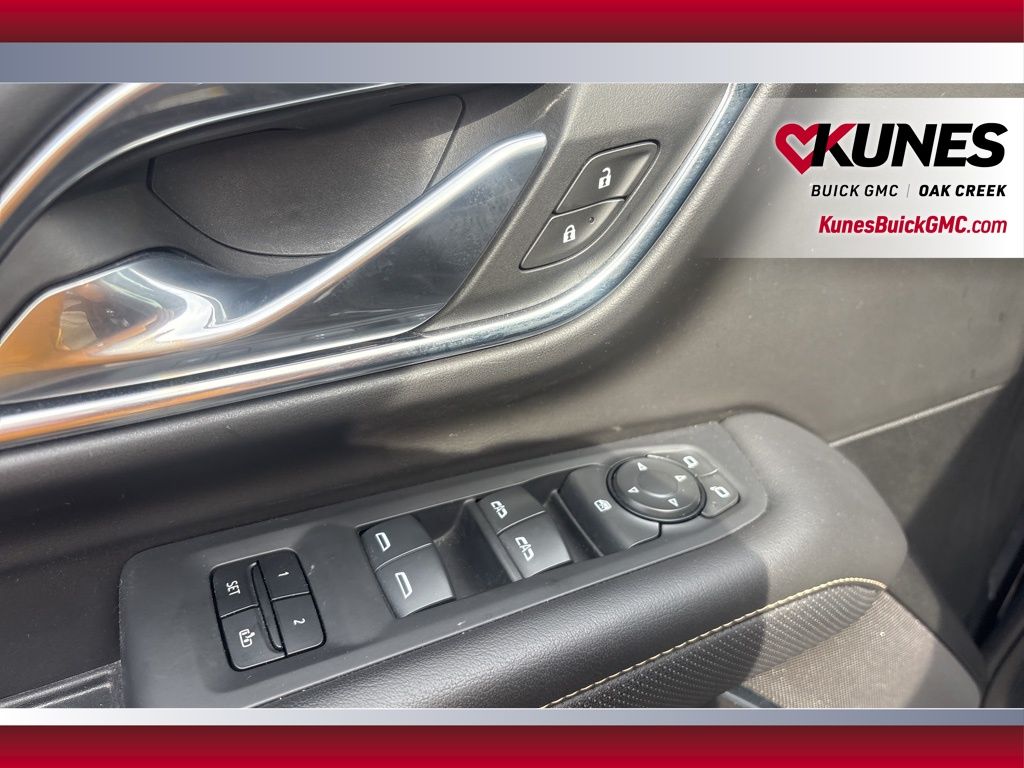 2024 GMC Yukon XL SLT Image 17 of 27