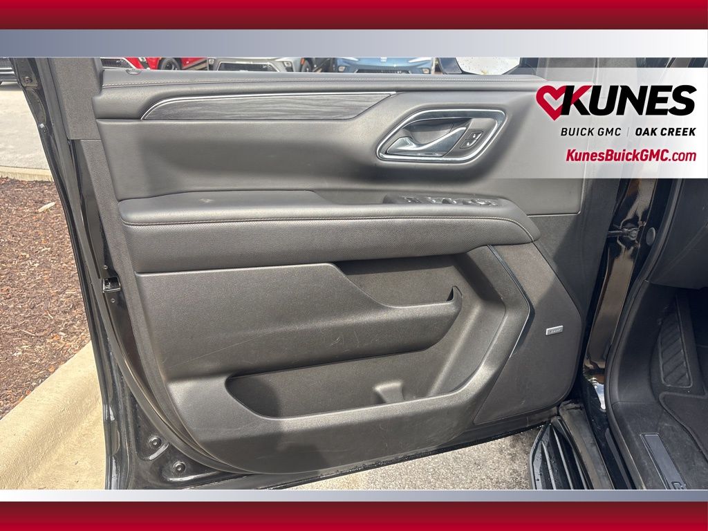 2024 GMC Yukon XL SLT Image 14 of 27